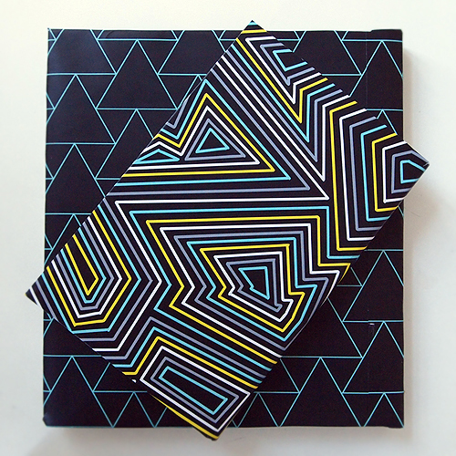 Our very own Geometric book cover DIY with a free templete. Via