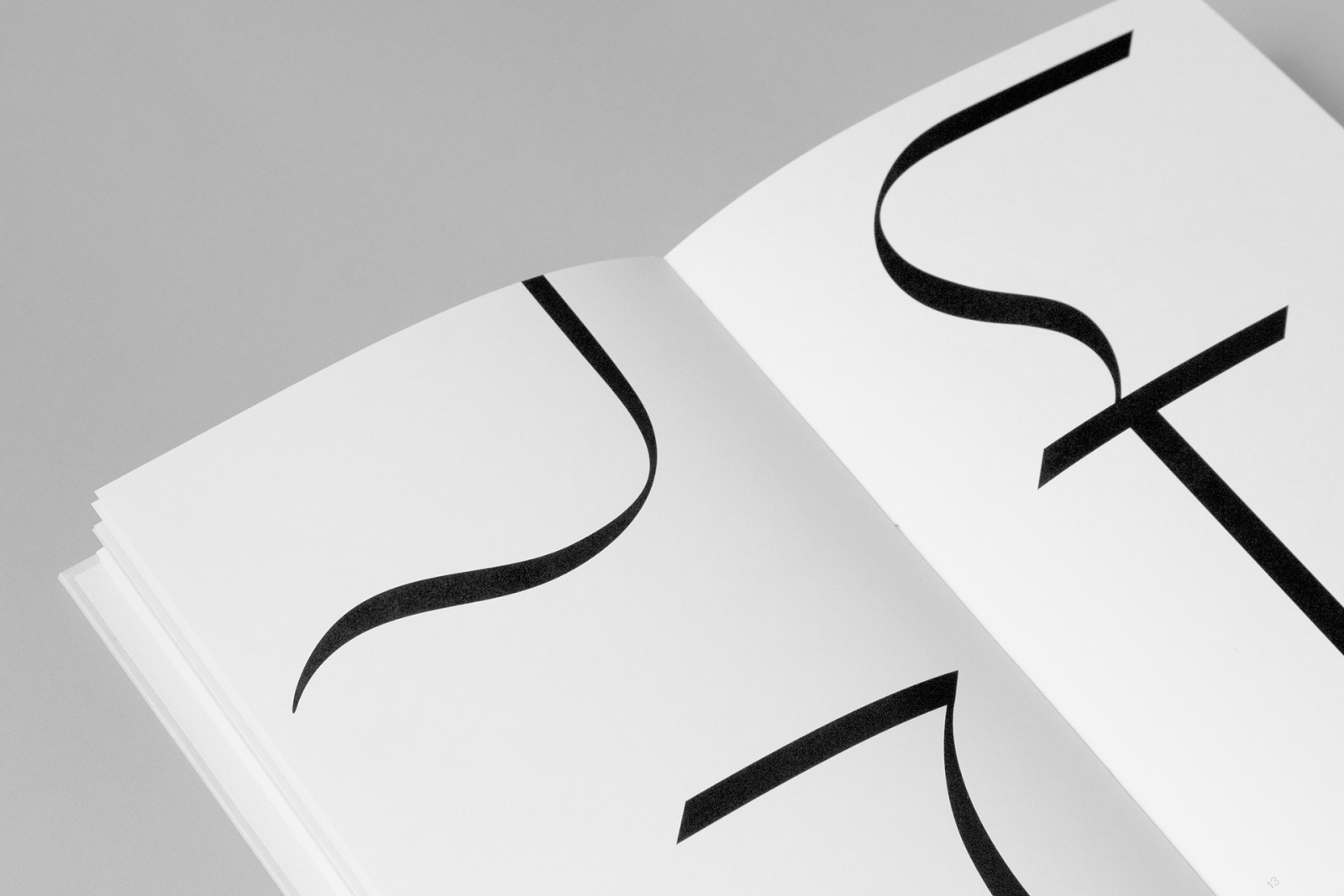 Graceful Vapour Typeface Inspired by Calligraphy by Anna Takács