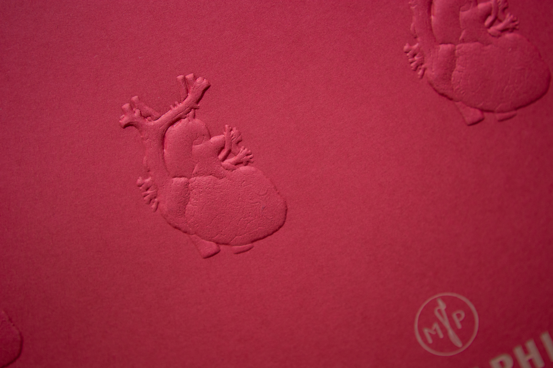 Fine worked out relief embossing on PERGRAPHICA® Colours Imperial Red