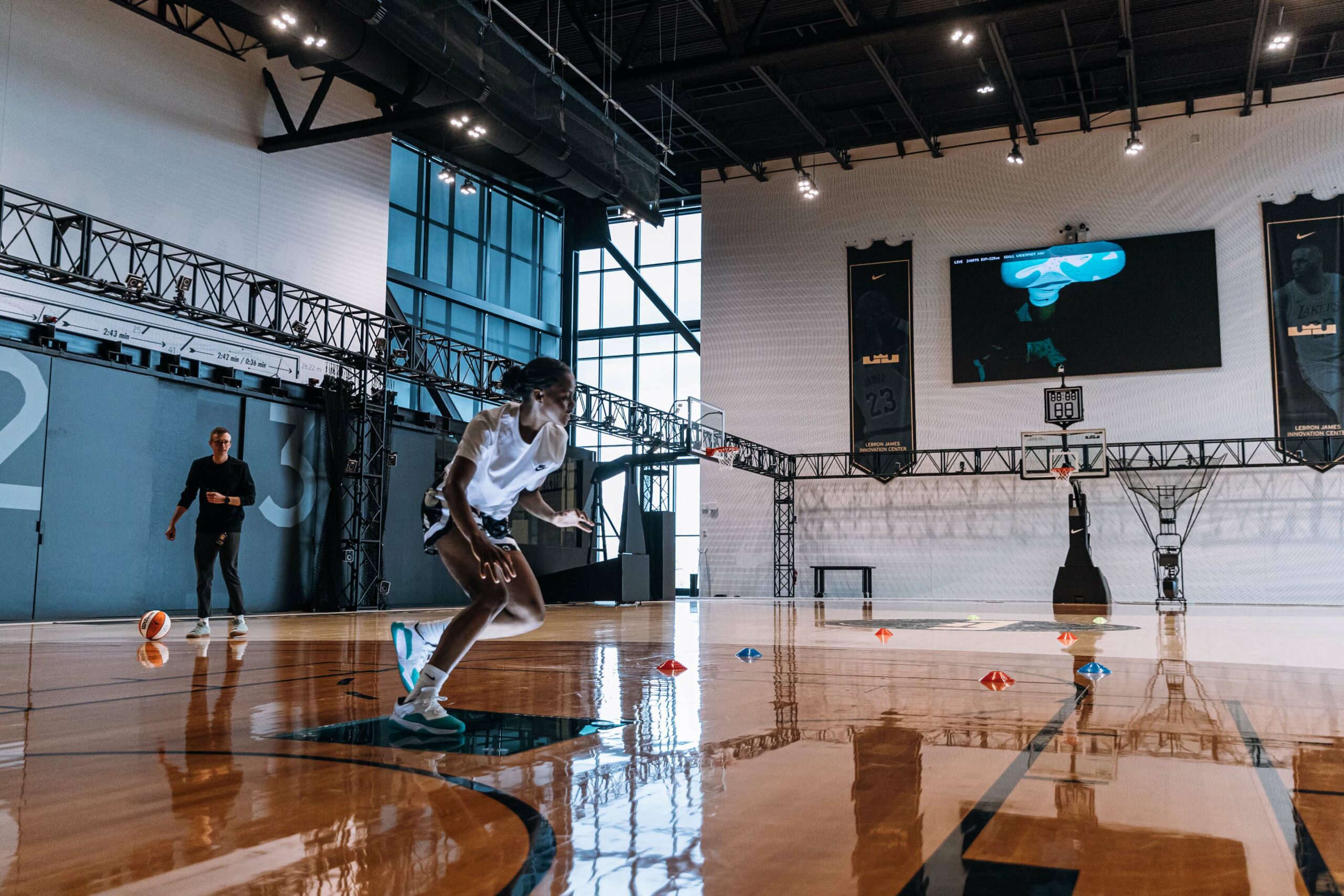 LeBron James full-size basketball court, Nike Sport Research Lab, Beaverton (Oregon), 2022 © Nike, Inc.